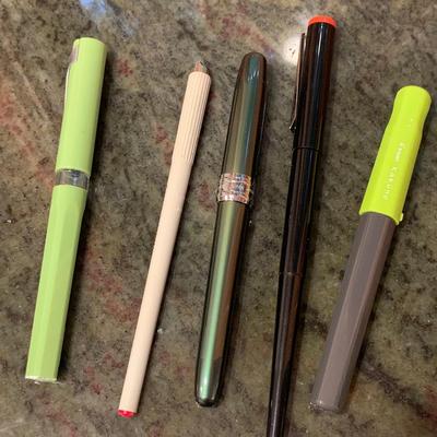 Unused Calligraphy Pens Plus Refillable Pens & Ink (2K-HS)