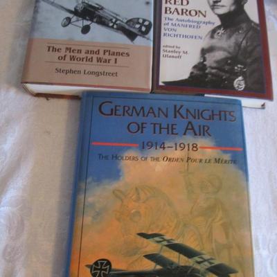 3 books airplane-type