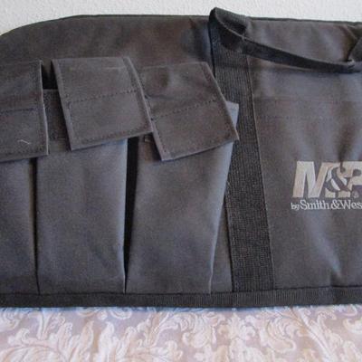 1 Smith & Wesson fabric, padded rifle case