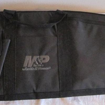 1 Smith & Wesson fabric, padded rifle case