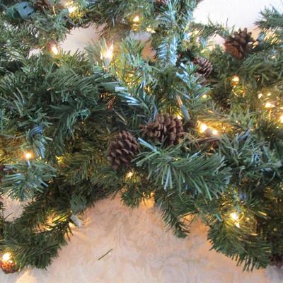 Lighted pine garland with pinecones