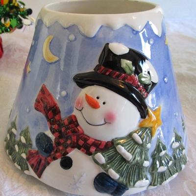 Mini decorated Christmas tree, gift box, ceramic decorative Christmas cander holder, tree topper bow