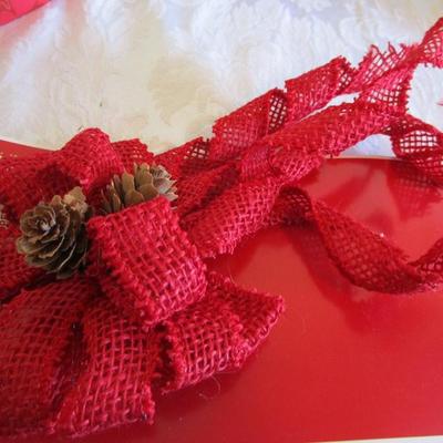 Mini decorated Christmas tree, gift box, ceramic decorative Christmas cander holder, tree topper bow