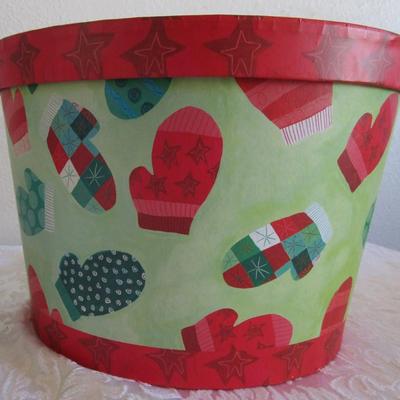 Mini decorated Christmas tree, gift box, ceramic decorative Christmas cander holder, tree topper bow