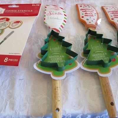 3 spatulas with cookie cutters; 1 cookie stencile kit