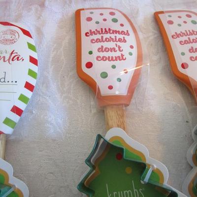 3 spatulas with cookie cutters; 1 cookie stencile kit