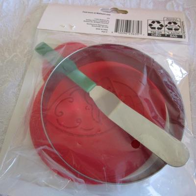 3 spatulas with cookie cutters; 1 cookie stencile kit