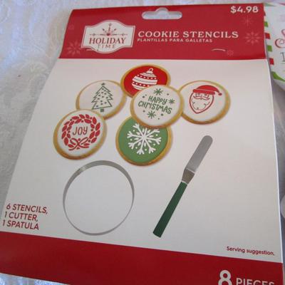 3 spatulas with cookie cutters; 1 cookie stencile kit