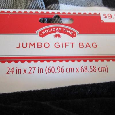 Jumbo gift bag; Sherpa Critter socks