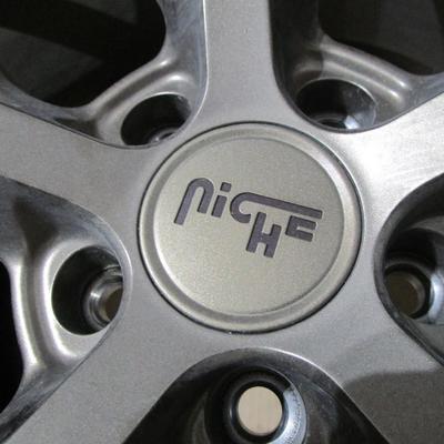 4 Niche wheels and lug nuts