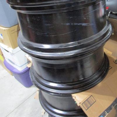 4 Niche wheels and lug nuts