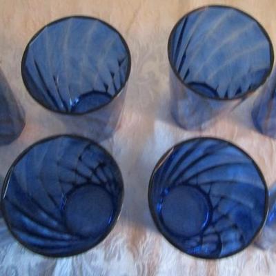 8 Blue plastic glasses