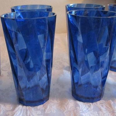 8 Blue plastic glasses