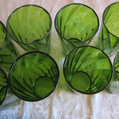 8 Green plastic glasses