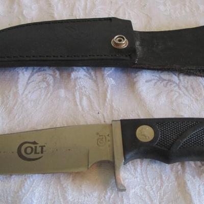 Colt CT4 knife with sheath