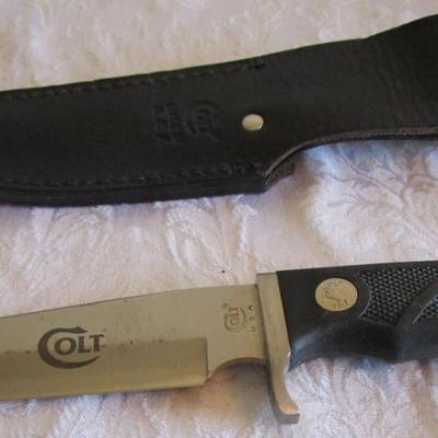 Colt CT4 knife with sheath