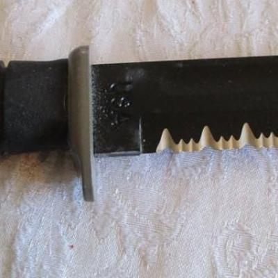 Ka-Bar 1281 D2 fighting/utility knife serated, made in the USA knife with sheath