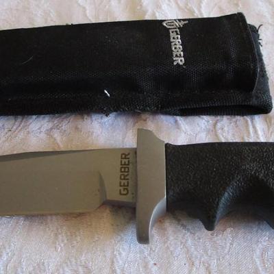 Gerber fixed-blade Bowie knife model 6580616AA with sheath