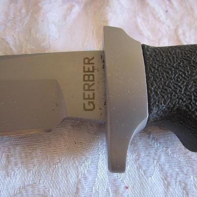 Gerber fixed-blade Bowie knife model 6580616AA with sheath