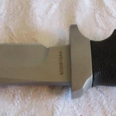 Gerber fixed-blade Bowie knife model 6580616AA with sheath