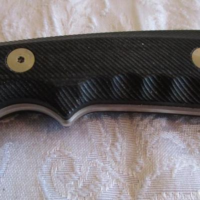 Mossy Oak fixed-blade knife with glass breaker on handle, with leather sheath