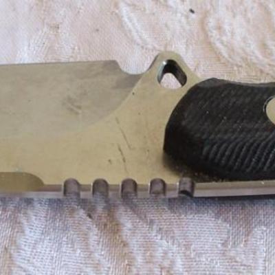 Mossy Oak fixed-blade knife with glass breaker on handle, with leather sheath
