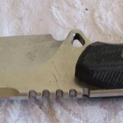 Mossy Oak fixed-blade knife with glass breaker on handle, with leather sheath