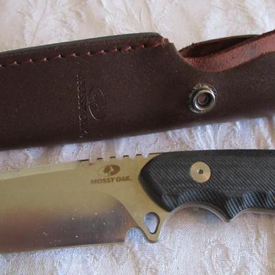 Mossy Oak fixed-blade knife with glass breaker on handle, with leather sheath