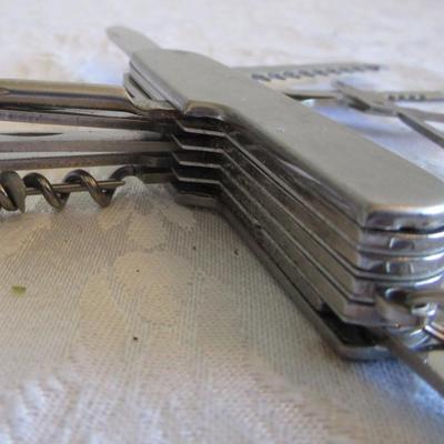 3 Pocket knives