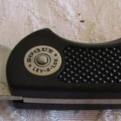 3 Pocket knives