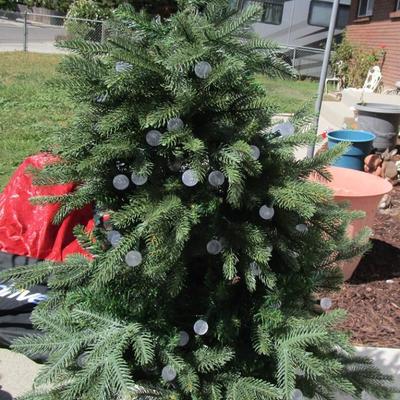 4' lighted Christmas tree with bag