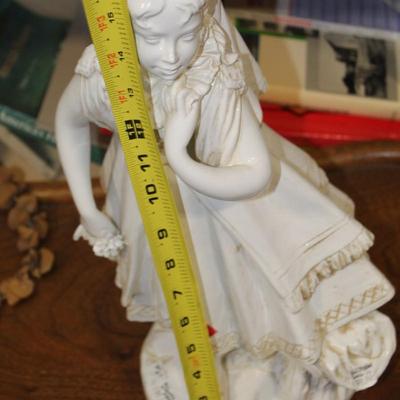 Italian boy and girl statue