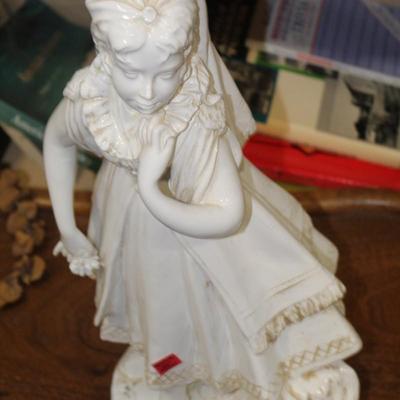 Italian boy and girl statue