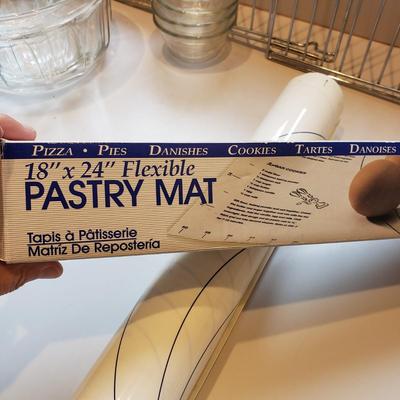 Norpro, Kaiser, Pyrex, Remarle Baking Lot (L-KD)