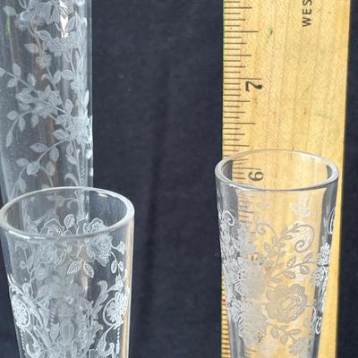 Lot 20 Tiffin assorted stick vases