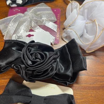 Lot of barrettes w/bow adornments