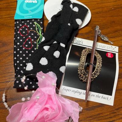 Assorted hair bands, etc