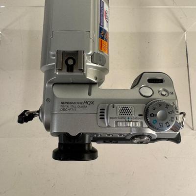 Lot 5. Sony MPEGMovieHQX Digital Still Camera