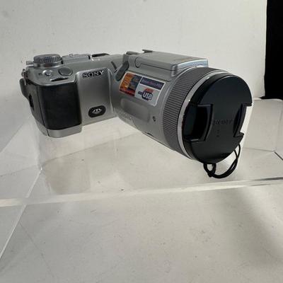 Lot 5. Sony MPEGMovieHQX Digital Still Camera