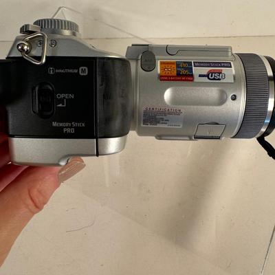 Lot 5. Sony MPEGMovieHQX Digital Still Camera