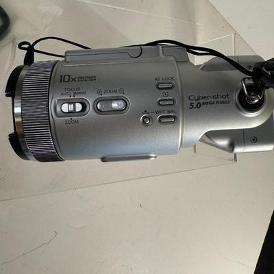 Lot 5. Sony MPEGMovieHQX Digital Still Camera