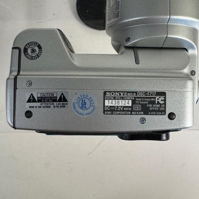 Lot 5. Sony MPEGMovieHQX Digital Still Camera