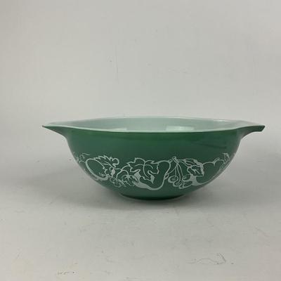 581 Vintage Pyrex Cinderella Salad Bowl