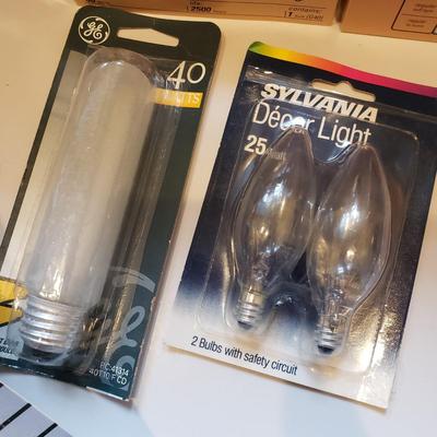 Variety of New Light Bulbs (L-KD)