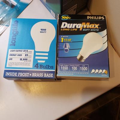 Variety of New Light Bulbs (L-KD)