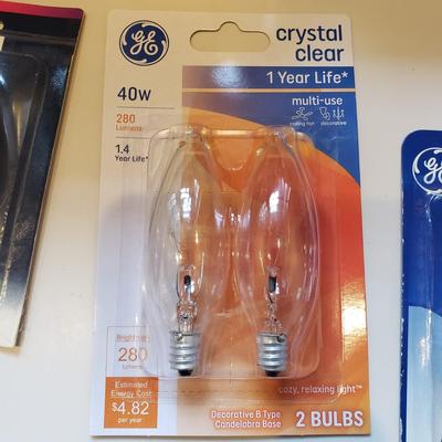 Variety of New Light Bulbs (L-KD)