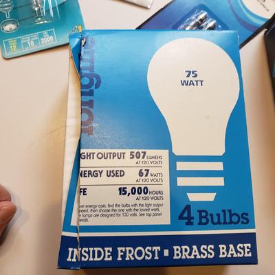 Variety of New Light Bulbs (L-KD)