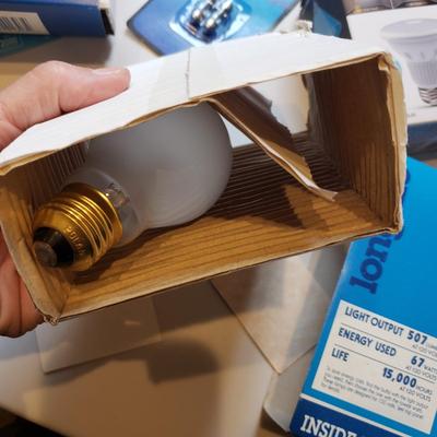 Variety of New Light Bulbs (L-KD)