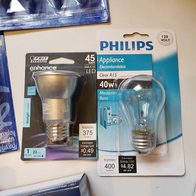 Variety of New Light Bulbs (L-KD)