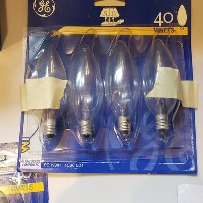 Variety of New Light Bulbs (L-KD)